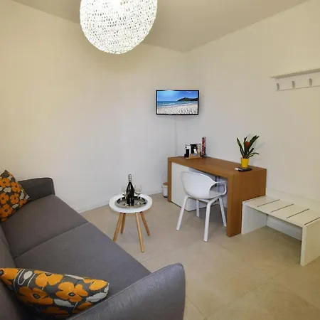Le Monde Apartment