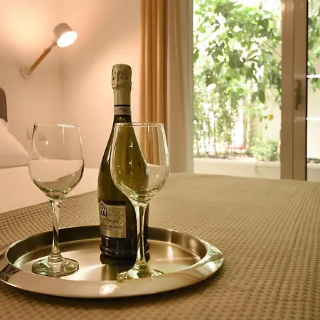Le Monde Apartment